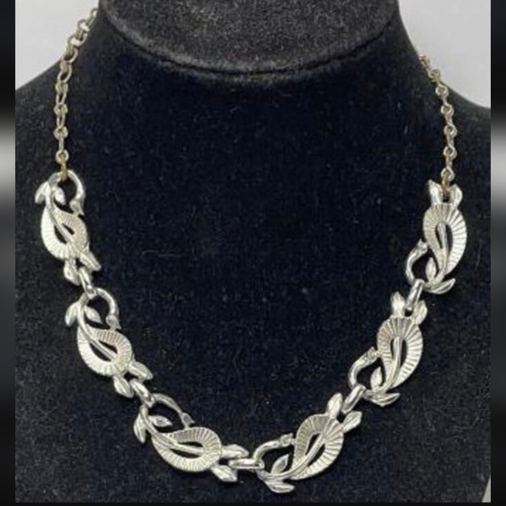 VINTAGE Lisner Intricate Silver Leaf Necklace Midcentury Modern